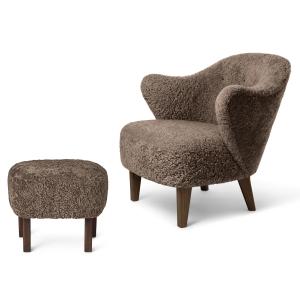 Audo - Ingeborg Fauteuil et repose-pieds, chêne teinté fonc…
