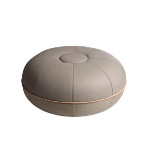 Fritz Hansen - Pouf by Cecilie Manz, Ø 50 cm, cuir gris cla…