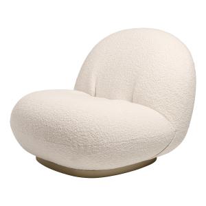Gubi - Pacha Lounge Chair, perle or / crème (Karakorum 001…