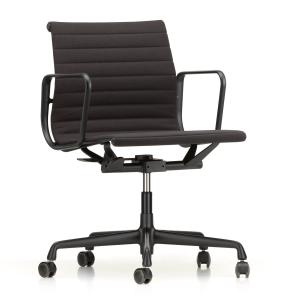 Vitra - EA 117 Chaise de bureau revêtue noir profond avec a…