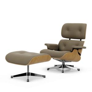 Vitra - Lounge Chair & Ottoman, poli, châtaignier naturel,…