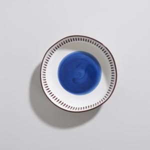 Assiette creuse en céramique bleue, marron et blanche