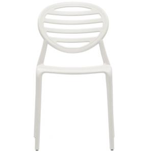 Chaise de jardin en plastique blanc