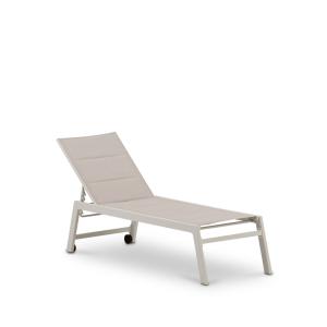 Chaise longue haute en aluminium beige avec roulettes