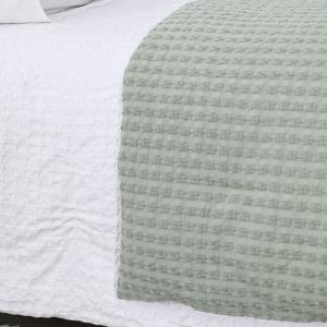 Chemin de lit en coton lavé  sauge 90x200 cm