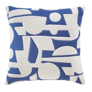 Coussin en coton matelassé écru et bleu motifs graphiques 4…