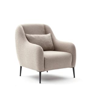 Fauteuil beige avec coussin en lin