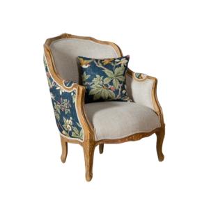 Fauteuil bergère en hévéa et en tissu imprimé à motifs