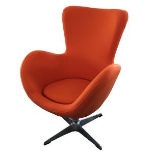 Fauteuil design en velours orange