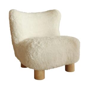 Fauteuil effet fourrure beige et structure en bois