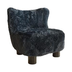 Fauteuil effet fourrure bleu et structure en bois