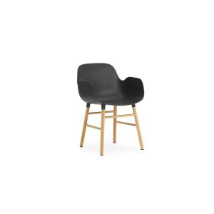 Fauteuil noir avec structure en bois de chêne