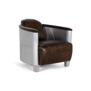 Fauteuil recouvert de cuir marron avec une finition vieillie