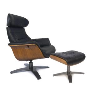 Fauteuil relax et pouf en  cuir noir et chêne naturel