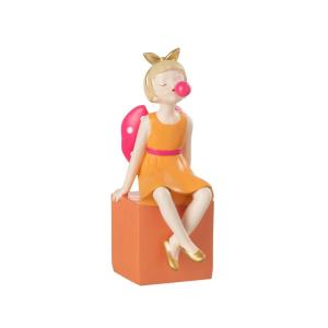 Figurine fille assise sur carré en plastique multicouleur 1…