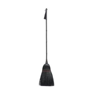 Grande brosse en bois et herbe noir