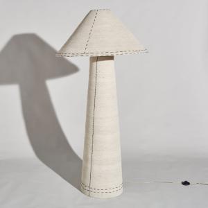Lampadaire conique en jonc de mer crème et noir H151