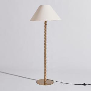 Lampadaire en aluminium doré torsadé et abat-jour conique c…