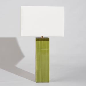 Lampe en grès vert effet zellige et abat-jour carré en poly…