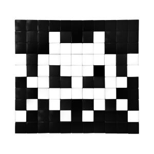 Mosaïque invaders en verre noir