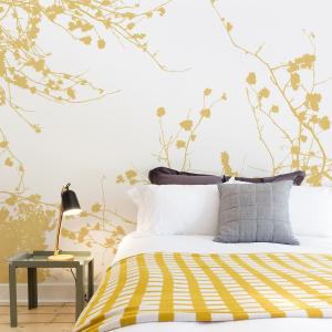 Papier peint panoramique entre les branches jaune 150x250cm
