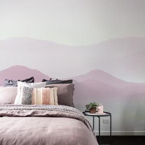 Papier peint panoramique misty mountains 170 x 250 cm rose