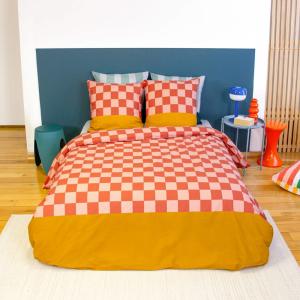 Parure de lit coton motifs damier rouge et orange 260 x 240…