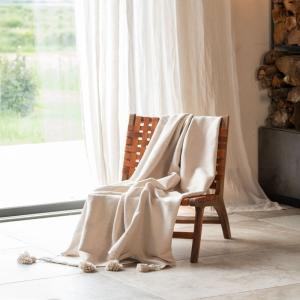 Plaid ou jeté de lit laine à pompons crème 200 x 300