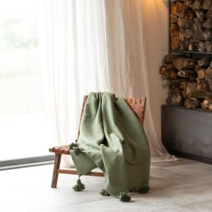 Plaid ou jeté de lit laine à pompons vert 200 x 150