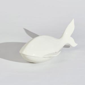 Statue baleine en faïence blanche L59