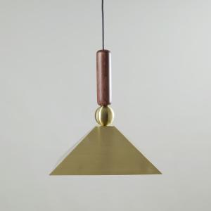 Suspension conique en acier doré et tige en bois d'hévéa