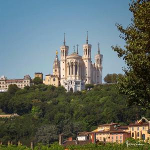 Tableau sur toile vue sur Fourvière à Lyon 65x65