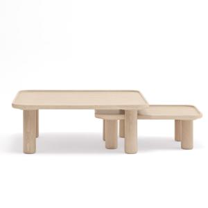 Tables gigognes carrées en bois clair beige