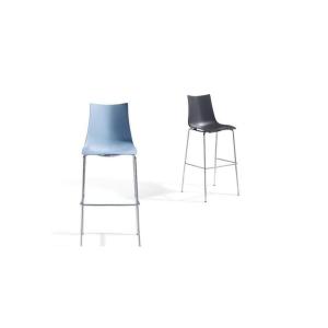 Tabourets design en plastique bleu