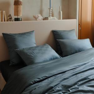 Taie d'oreiller en satin de coton bleu 60 x 70 cm