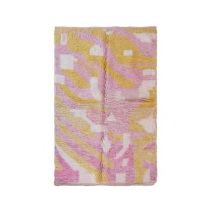 Tapis berbère marocain en laine rose 155 x 235
